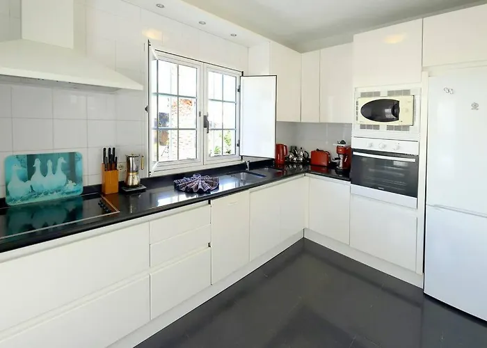 Jazmin, 3 Bed In Mojones