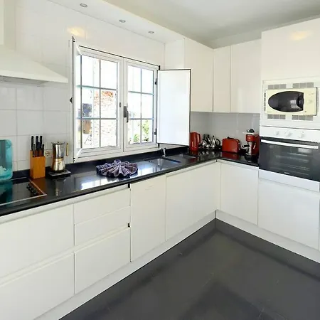 Jazmin, 3 Bed In Mojones